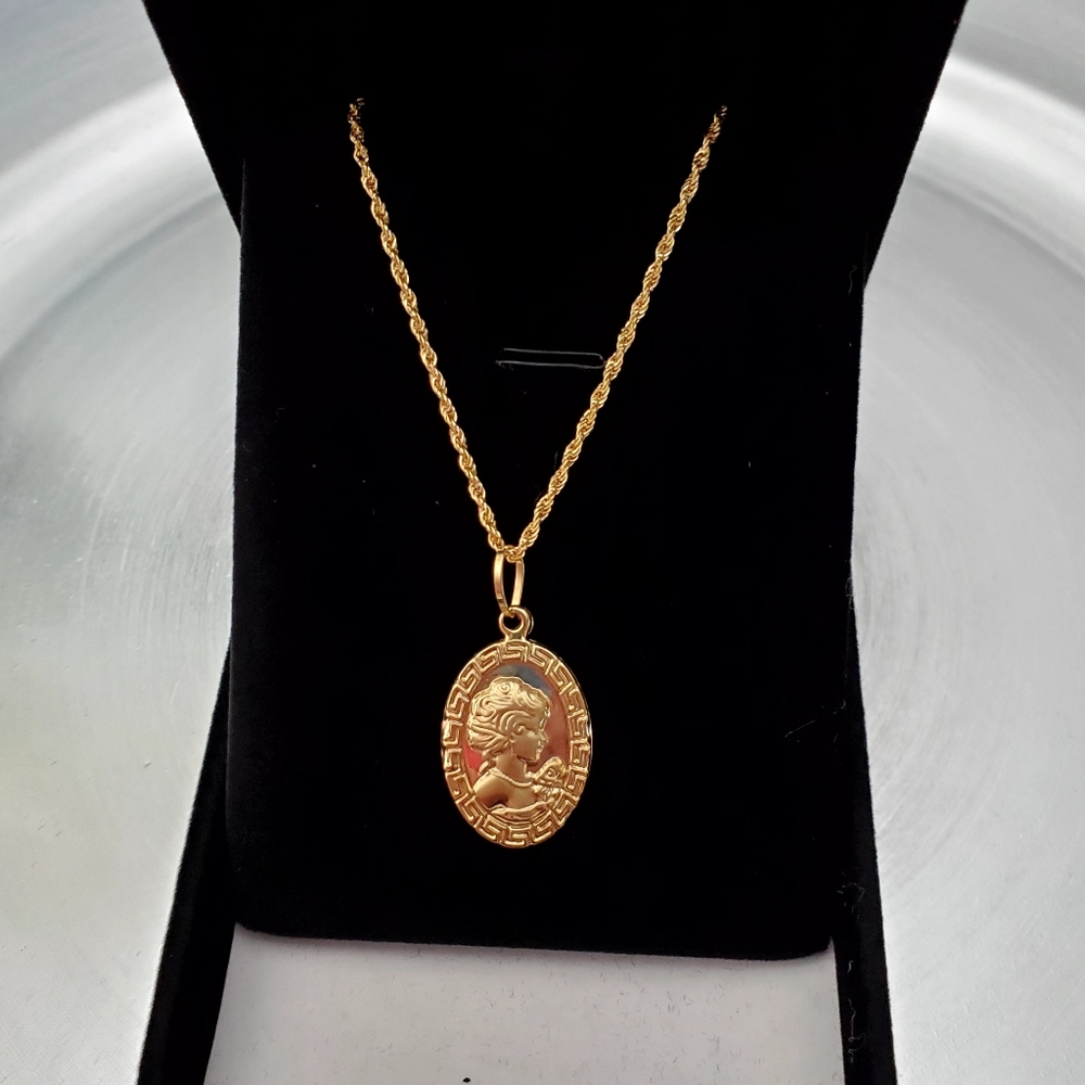 18k Solid Yellow Gold Cameo Oval Medallion Pendant with Chain Necklace